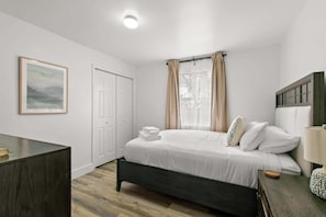 2 Schlafzimmer, Schreibtisch, Bügeleisen/Bügelbrett, WLAN