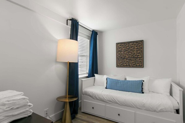 2 Schlafzimmer, Schreibtisch, Bügeleisen/Bügelbrett, WLAN