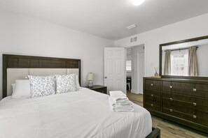 2 chambres, bureau, fer et planche à repasser, Wi-Fi