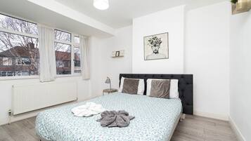 4 bedrooms, iron/ironing board, free WiFi, bed sheets