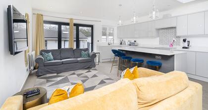 Four Bedroom house walking distance to mall