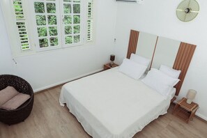 3 slaapkamers, een strijkplank/strijkijzer, wifi, beddengoed