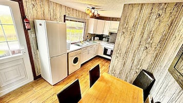 Cabin | Private kitchen | Fridge, microwave, oven, stovetop