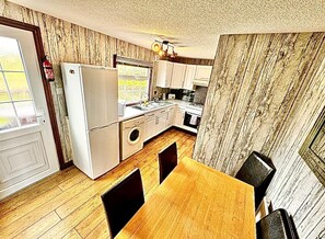 Cabin | Private kitchen | Fridge, microwave, oven, stovetop - Pet Friendly - 6 Guests - Haven Lakeland (Grange-over-Sands)