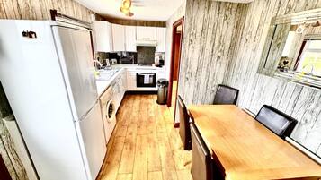 Cabin | Bếp riêng | Tủ lạnh, lò vi sóng, lò nướng, bếp nấu