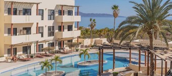 Oceanview condo w Resort amenities, Steps to Beach