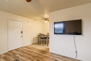 Interior - A bedroom in close proximity to Fort Sill! (Lawton)