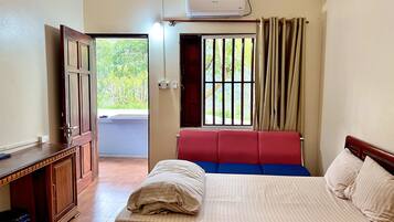 Habitación Confort con 1 cama doble o 2 individuales, varias camas, vistas a la montaña | Wifi gratis y ropa de cama