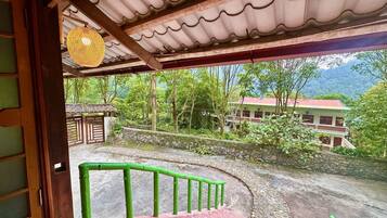 Chalet familiar, varias habitaciones, vistas a la montaña, junto a la montaña | Terraza o patio