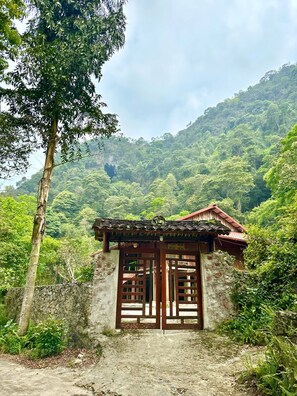 Front of property - Thang Hen Lake - Tourist Village (Quảng Hòa)