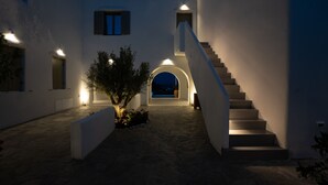 A modern building with a staircase leading to a balcony. - Paros Breeze Luxury Villa (Paros)