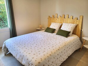 2 dormitorios, tabla de planchar con plancha, wifi y ropa de cama