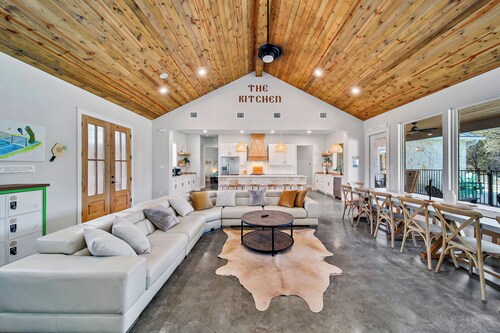 Pickle Houz, Pickleball Court, Pool, Golf@ Frio River Vacation Rentals