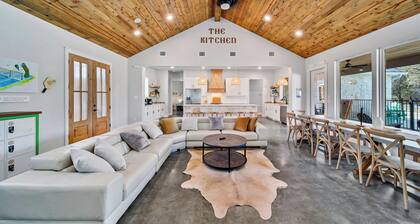 Pickle Houz, Pickleball Court, Pool, Golf@ Frio River Vacation Rentals