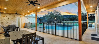 Pickle Houz, Pickleball Court, Pool, Golf@ Frio River Vacation Rentals