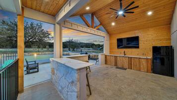 المنشأة من الداخل