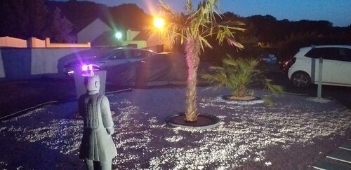 À 15 mn Aéroport Roissy CDG & 20 min Parc Astérix, Petite maison dans propriété