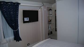 2 dormitorios, tabla de planchar con plancha, cuna de viaje