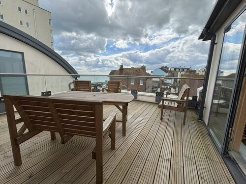 Millgrove House, Penthouse Apartment sun terrace with stunning sea view