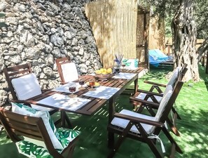 Outdoor dining - Casa Maiore, House with terrace and sea views (Napoli)