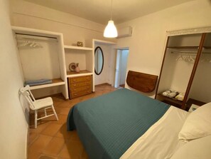 4 habitaciones, tabla de planchar con plancha, cuna de viaje y wifi