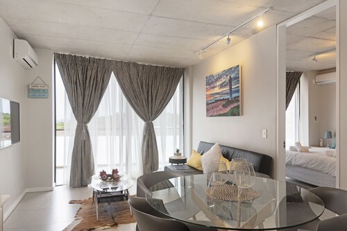 105 on KOI - Two Bedroom Apartment, Sleeps 4