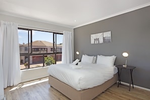 3 bedrooms, free WiFi, bed sheets