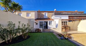 Exterior - Cocon St Hilaire, charming house, enclosed garden (Talmont-Saint-Hilaire)