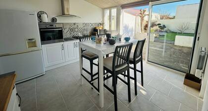 Cocon St Hilaire, charming house, enclosed garden