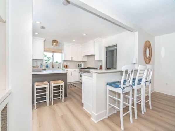 Fridge, microwave, oven, stovetop - Welcome to your personal slice of paradise (Placida)