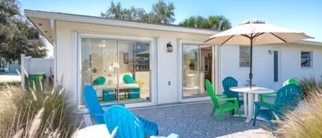 屋外ダイニングエリア