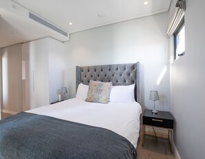 2 bedrooms, free WiFi, bed sheets - 16 on Bree Unit 1713 (Cape Town)