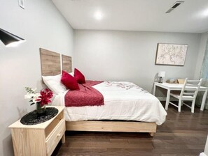 1 chambre, bureau, fer et planche à repasser, accès au Wi-Fi (inclus)