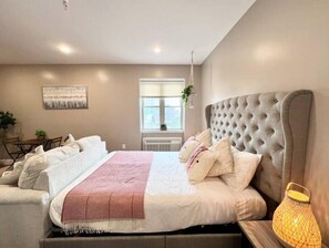 1 bedroom, desk, iron/ironing board, free WiFi - 502 Luxury 1BR apartment  in center city
 (Philadelphia)