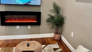 Smart-TV og peis
