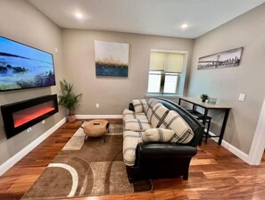 Smart TV y chimenea 