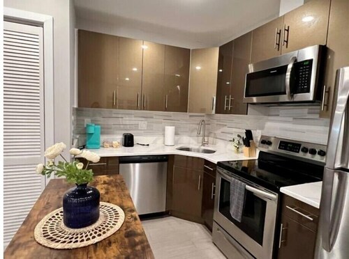 304 Stunning and comfy  1BDR APT in Center city