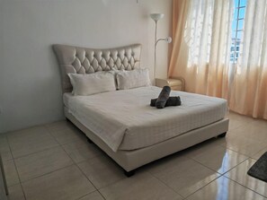 3 bedrooms, iron/ironing board, free WiFi - Simfoni Comfy 3BR Suite (Langkawi)
