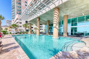 من حمّامات السباحة المغطاة، حمّام سباحة خارجي