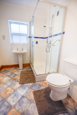 Apartment | Bathroom - Trees Annex (Bexhill-on-Sea)