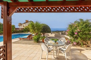Outdoor dining - Cliffside Villa - Three Bedroom Villa, Sleeps 6 (Tala)