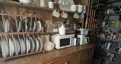 Cheerful 3- bedroom townhouse with private garden