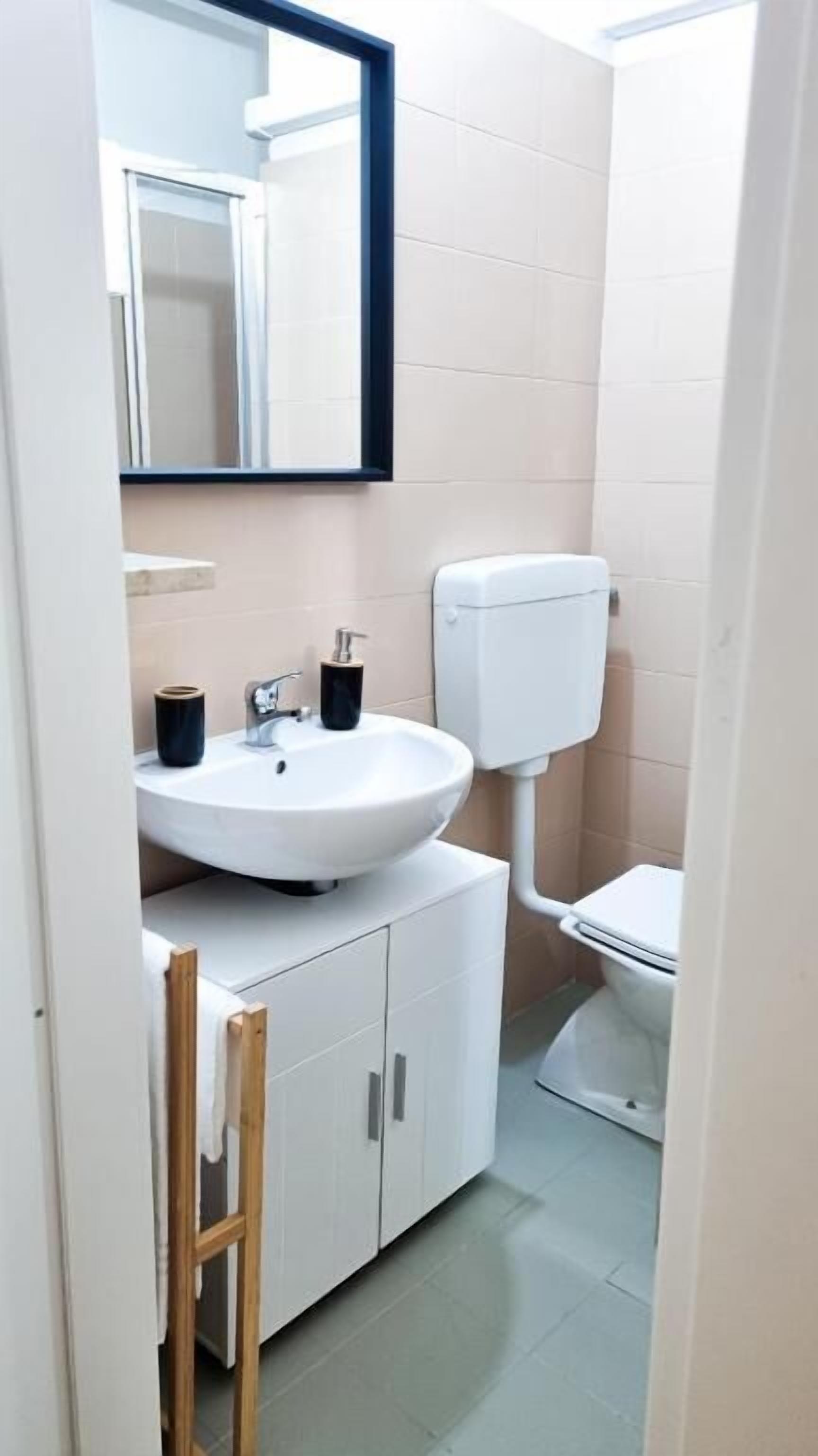 ห้องคอมฟอร์ท, เตียงควีนไซส์ 1 เตียง | ห้องน้ำ | ฝักบัว, ของใช้ในห้องน้ำฟรี, ไดร์เป่าผม, ผ้าเช็ดตัว