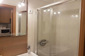 Toallas, jabón, papel de baño 