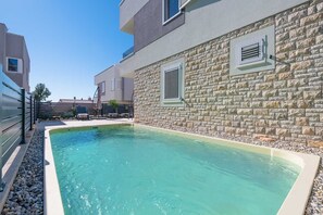 A heated pool - Villa Valencan 3 by Villsy (Peroj)