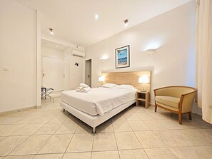 1 bedroom, desk, iron/ironing board, WiFi - Viva Riviera 11 rue Commandant André (Cannes)