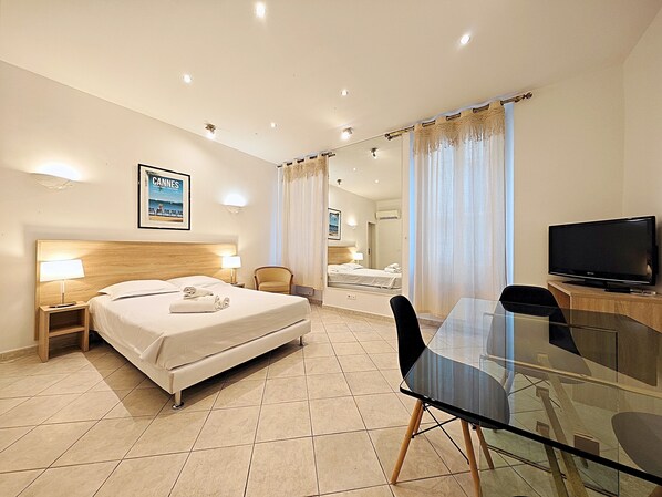 1 bedroom, desk, iron/ironing board, WiFi - Viva Riviera 11 rue Commandant André (Cannes)