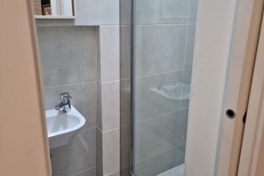 Handtücher, Seife, Toilettenpapier