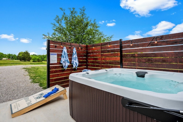 Outdoor spa tub