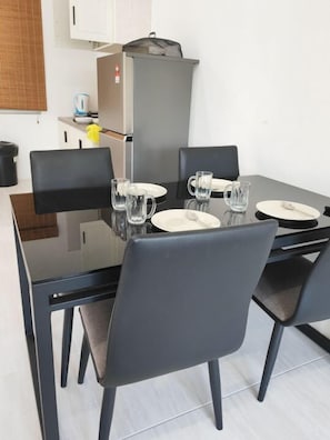 In-room dining - Langkawi Homestay Family Suite (Langkawi)